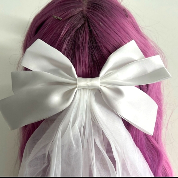 Bow Bridal Veil - Picture 2 of 2